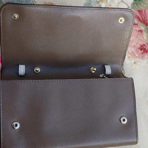 Marc Jacobs Tan and Brown Saffiano Leather Fold Clutch Wallet - Picture 4 of 17